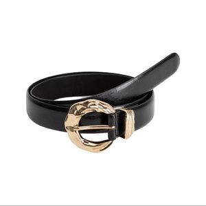 Mango. Metal buckle belt. Black and gold.